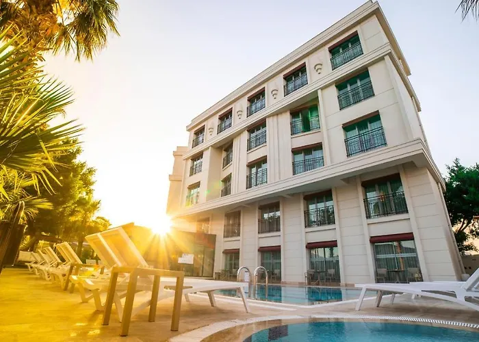 Leaf Port Hotel