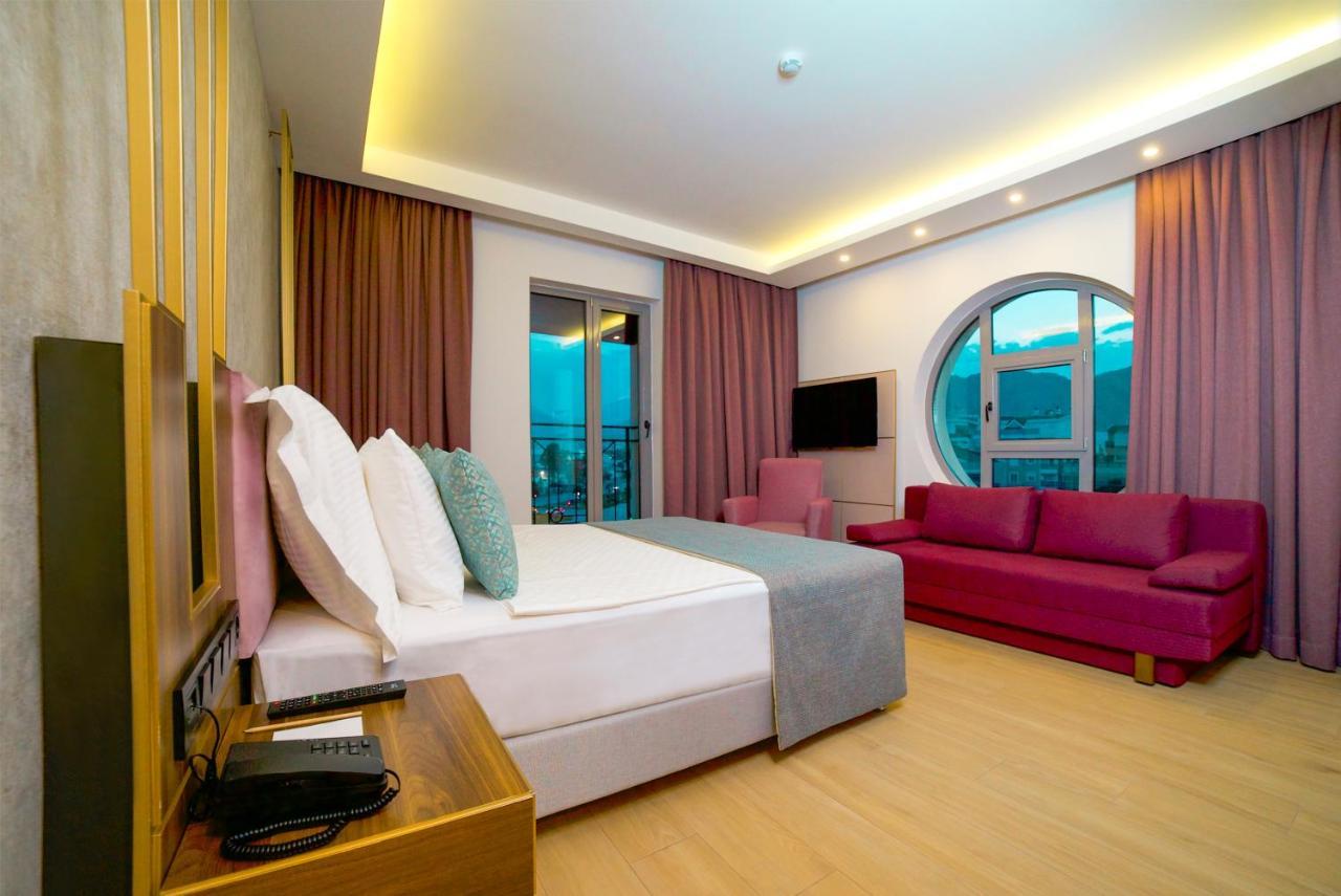 Otel Leaf Port 4*