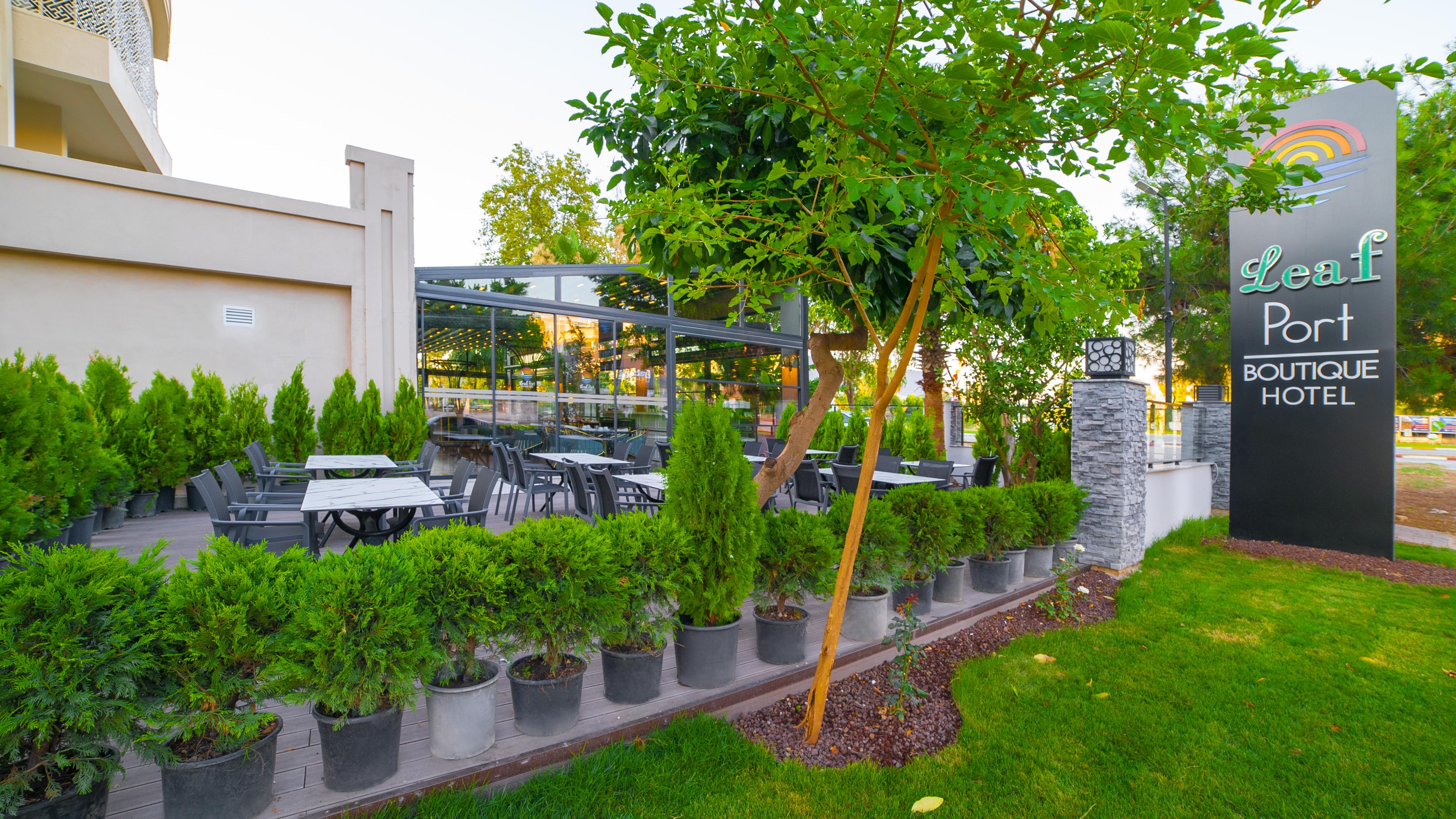 Otel Leaf Port 4*