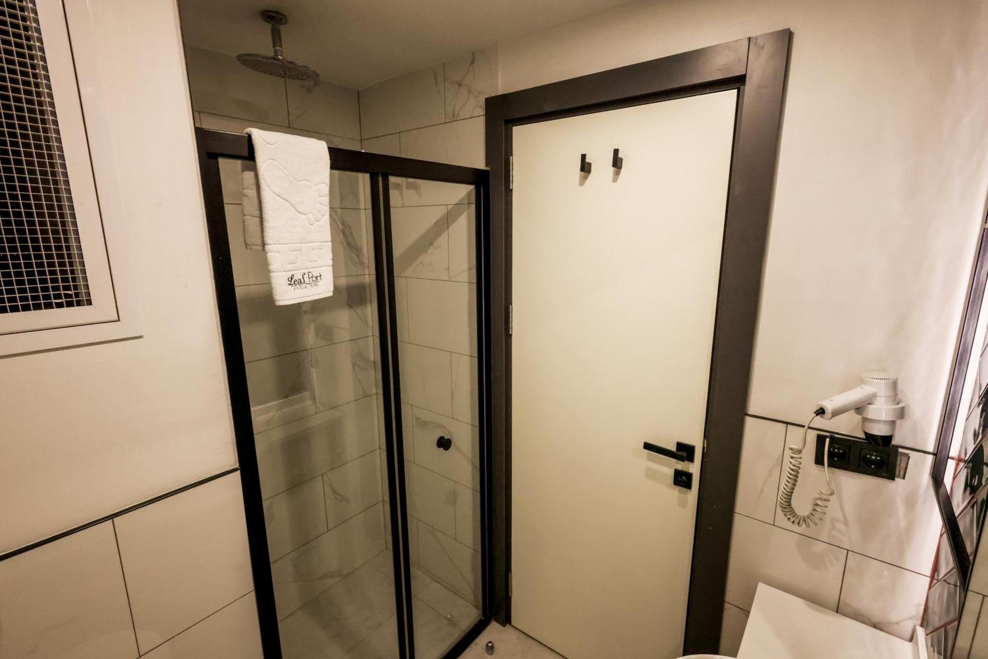 Leaf Port Otel 4*