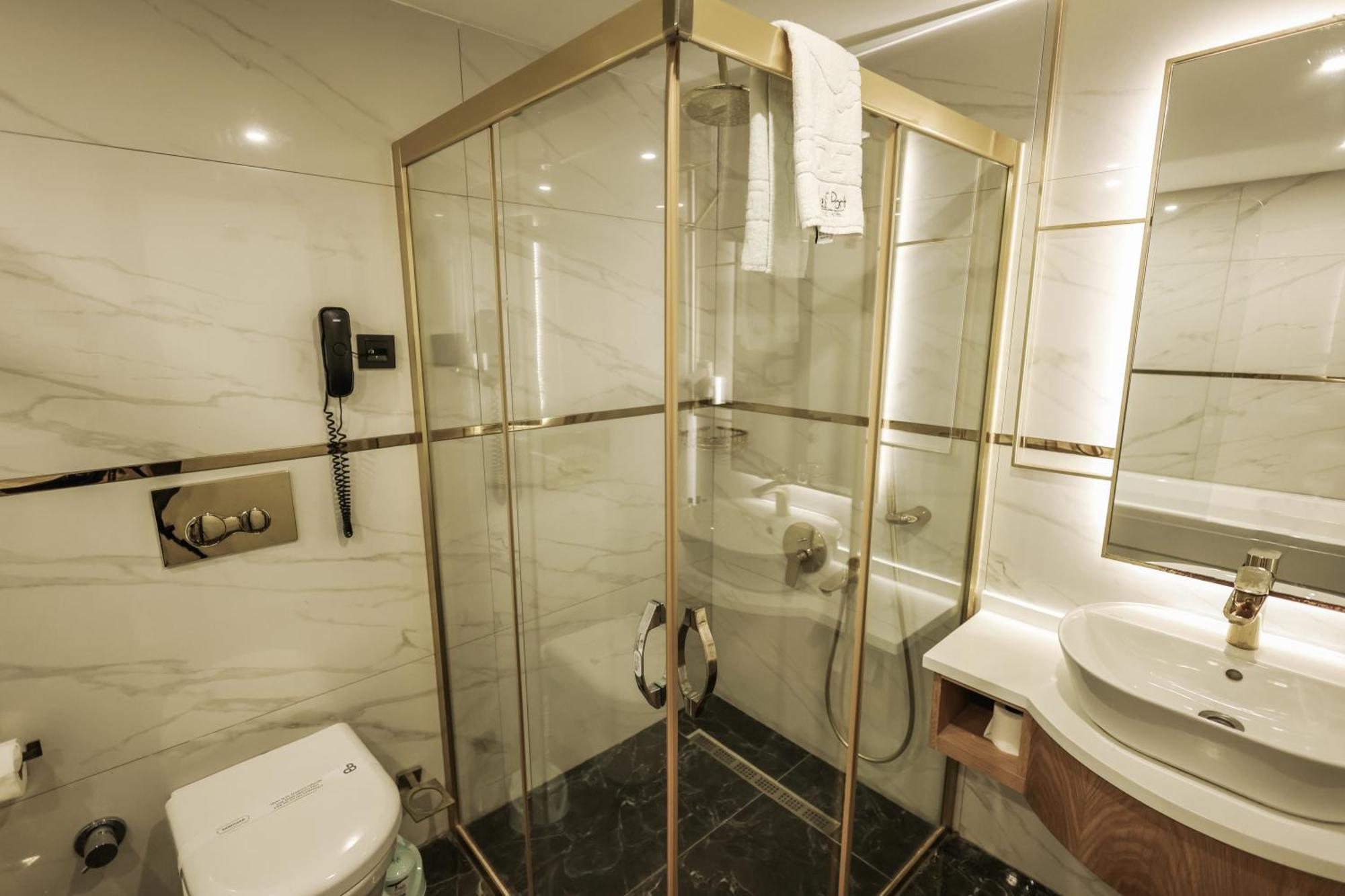Leaf Port Otel 4*
